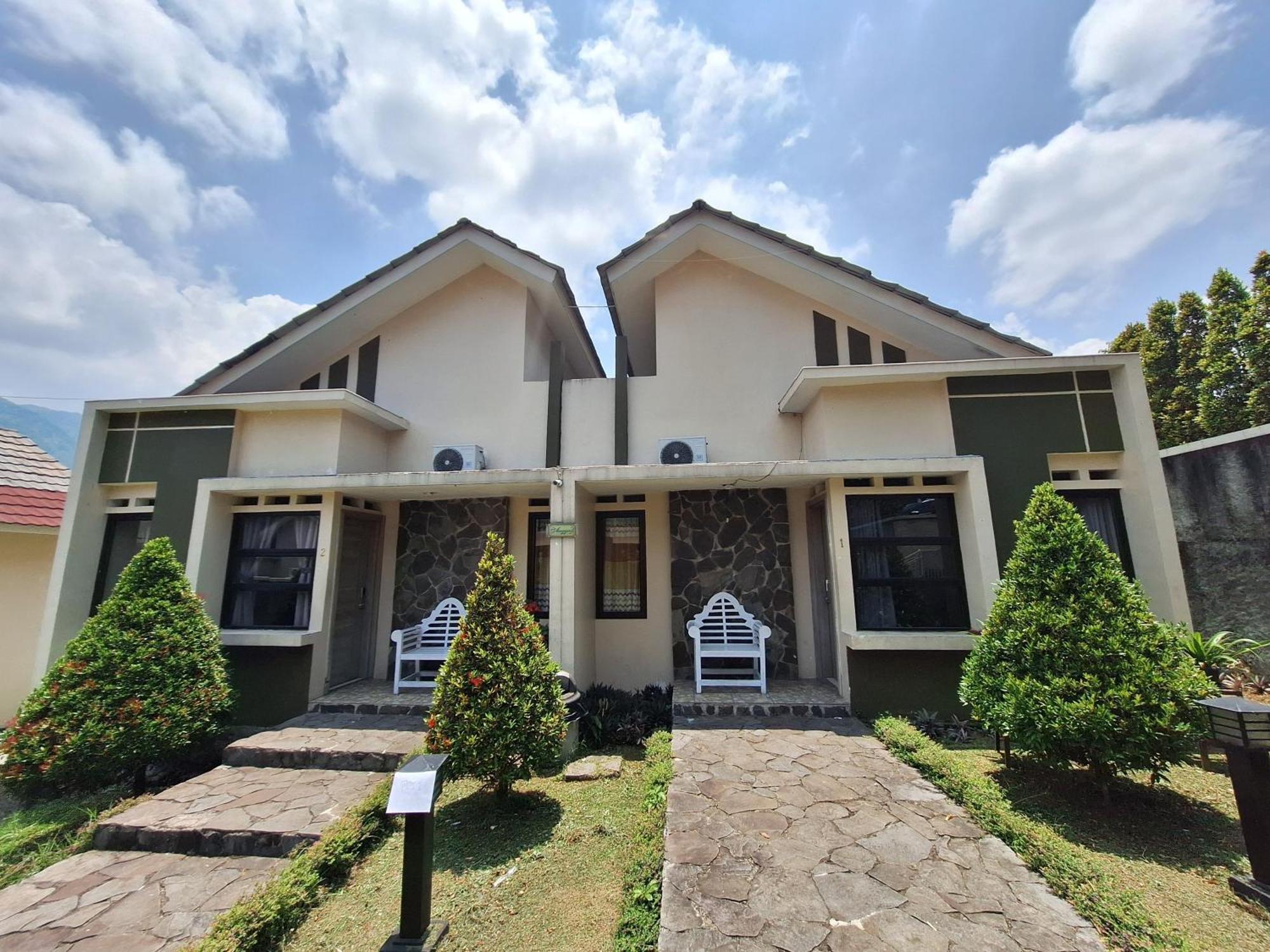 Urbanview Hotel Inkoppabri Cisarua Puncak Exterior photo