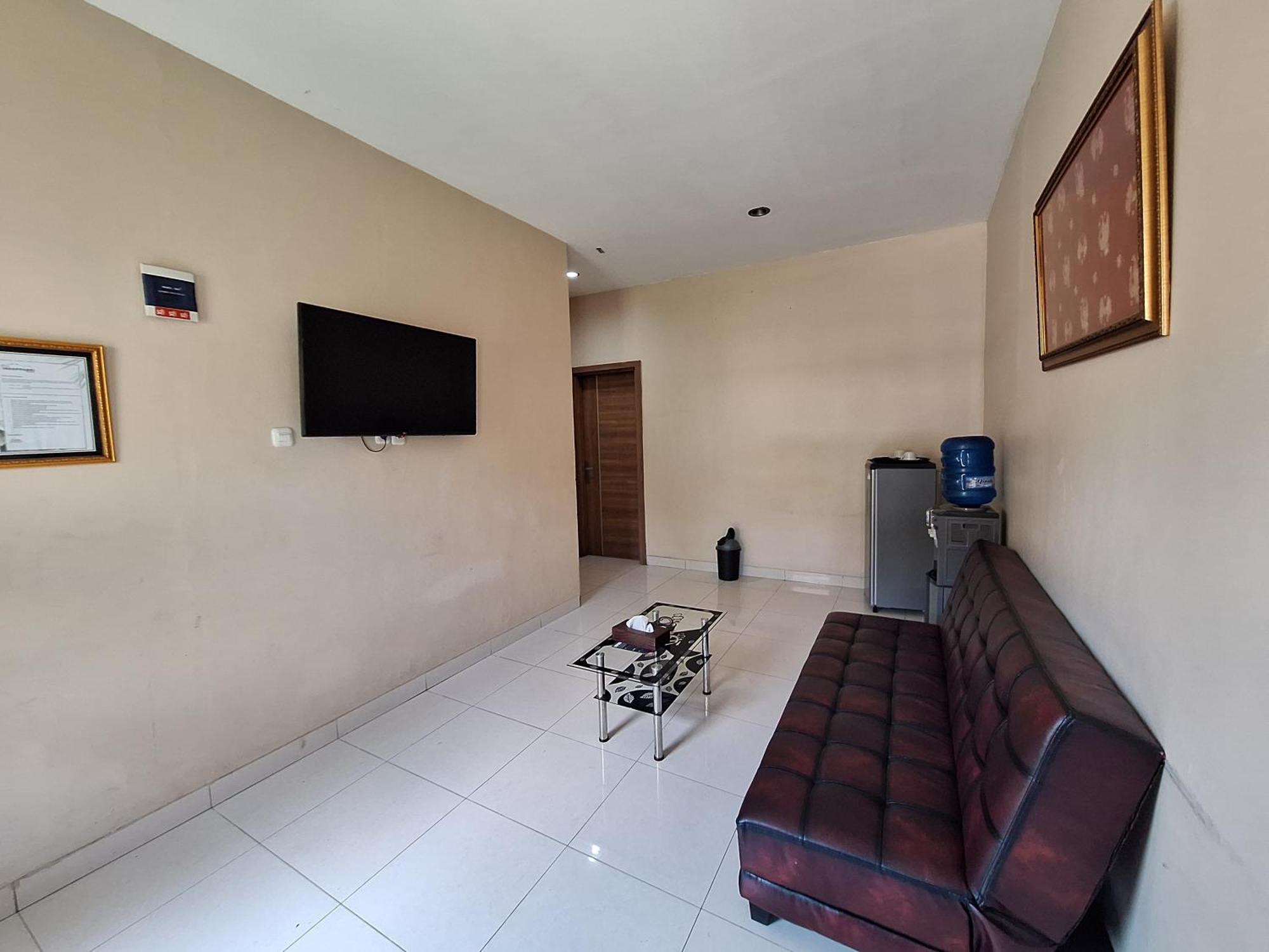 Urbanview Hotel Inkoppabri Cisarua Puncak Exterior photo