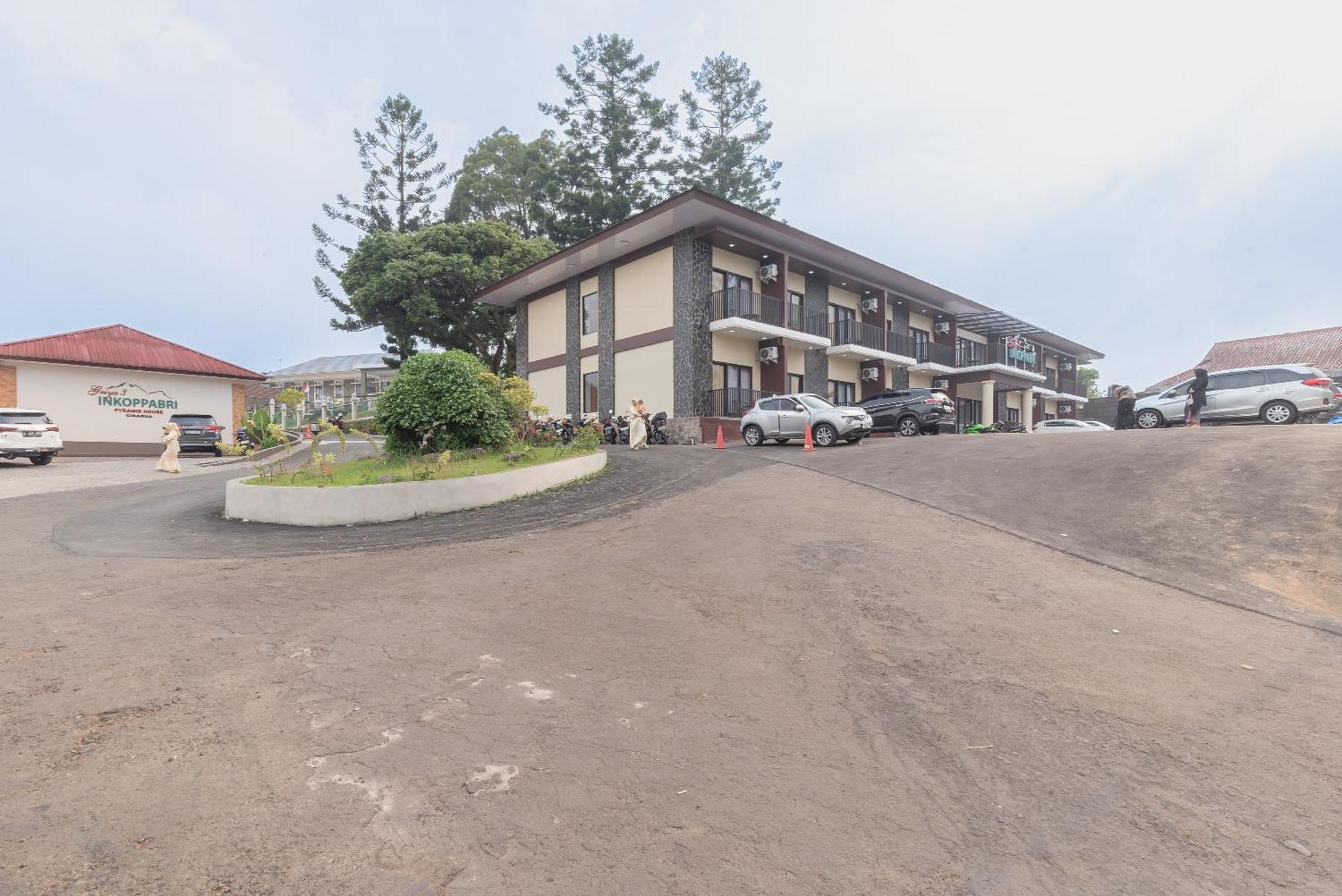 Urbanview Hotel Inkoppabri Cisarua Puncak Exterior photo