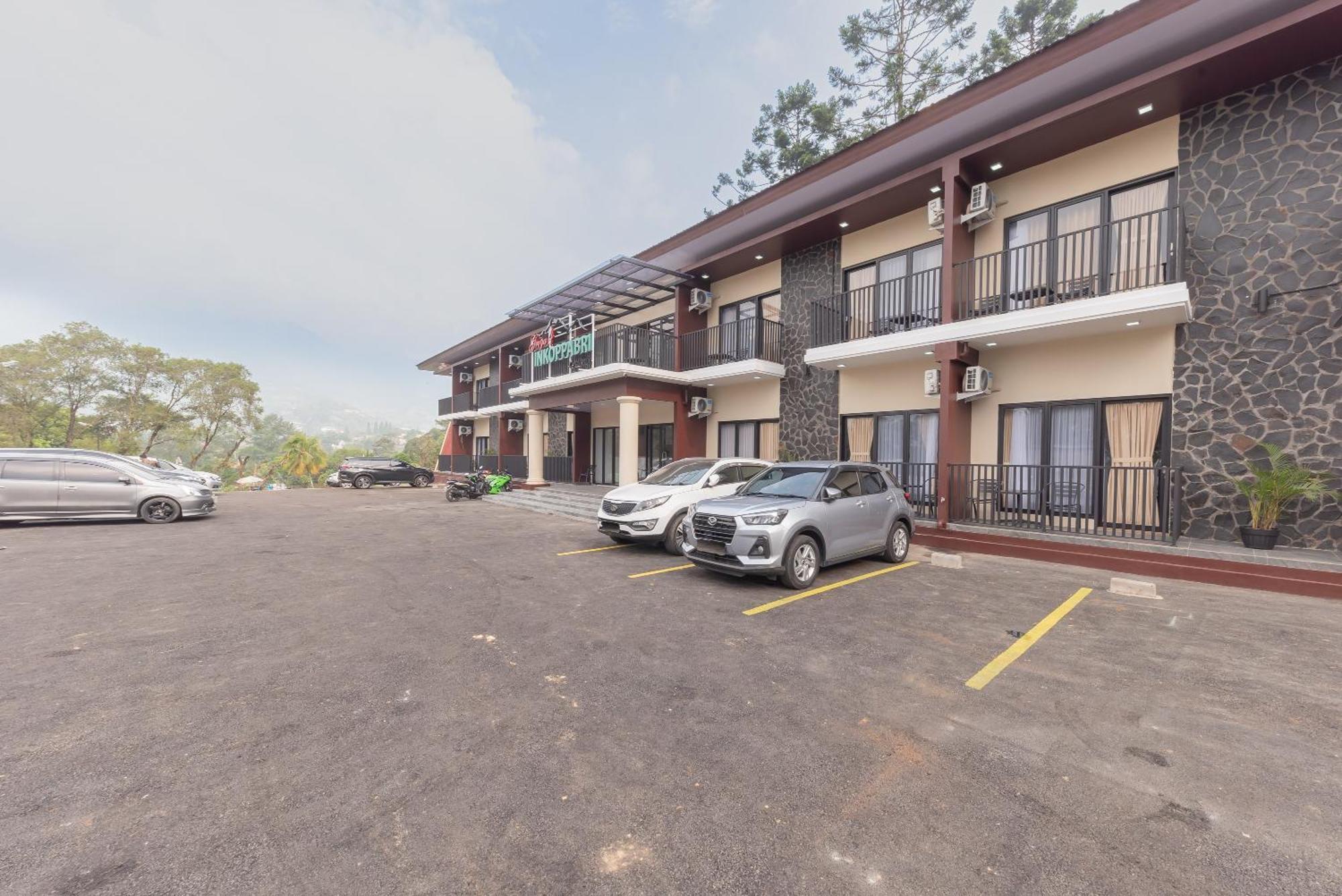 Urbanview Hotel Inkoppabri Cisarua Puncak Exterior photo