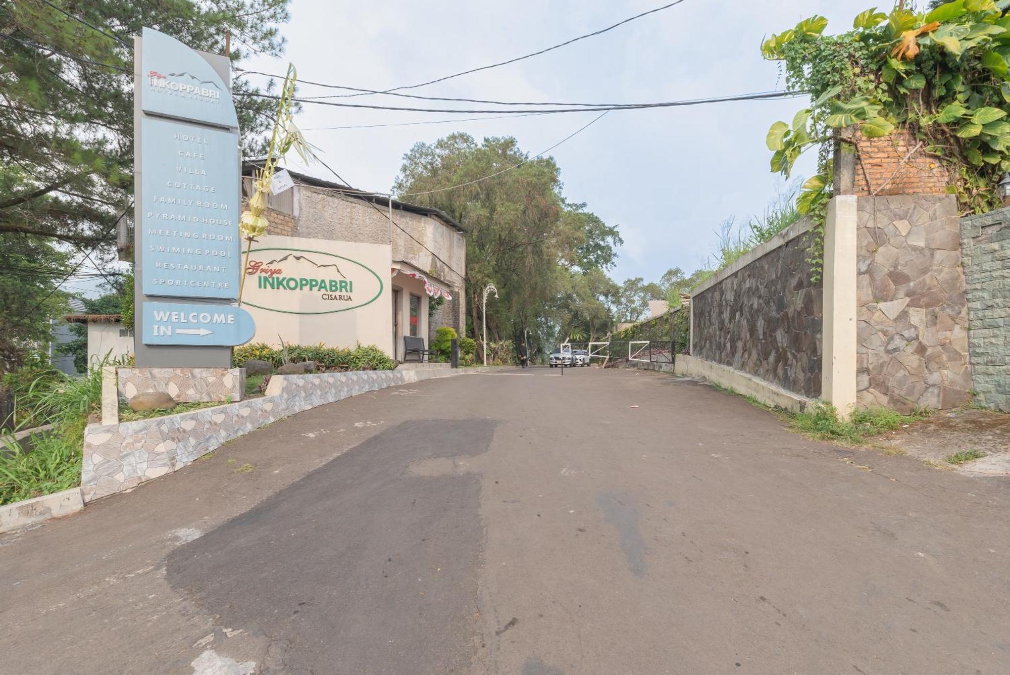 Urbanview Hotel Inkoppabri Cisarua Puncak Exterior photo